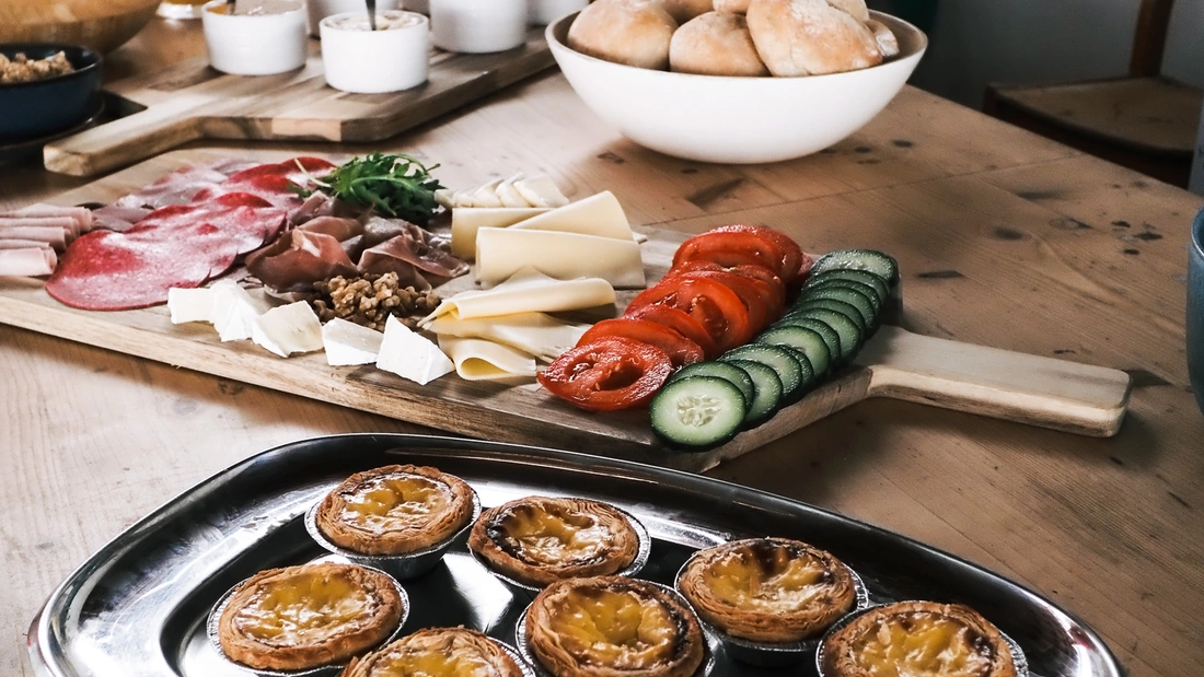 24+ Surfcamp Caparica Portugal Fr&uuml;hst&uuml;ck