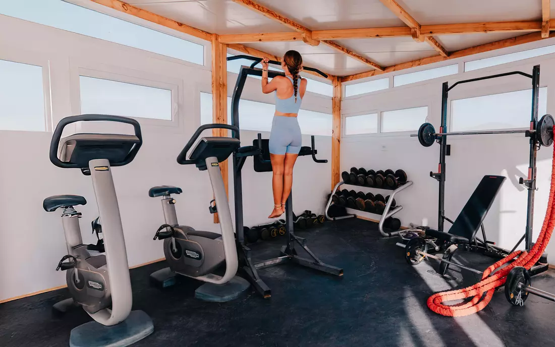 Das Gym in der überdachten Dachterasse