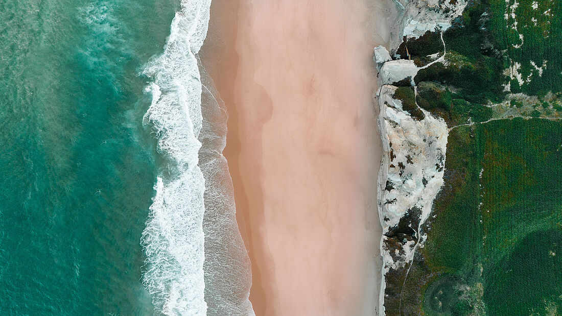 Breathtaking contrasts Beach Life in the Pure Surf Camp Peniche in Almoreira