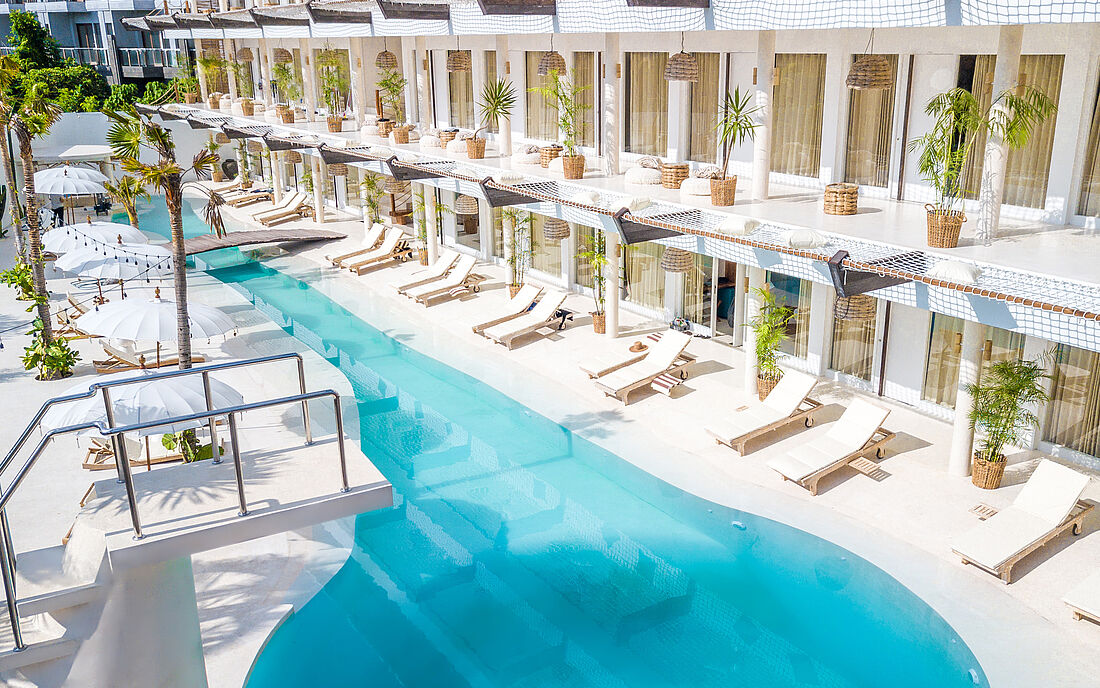 Surfcamp Bali Canggu Strandpool Sprungturm