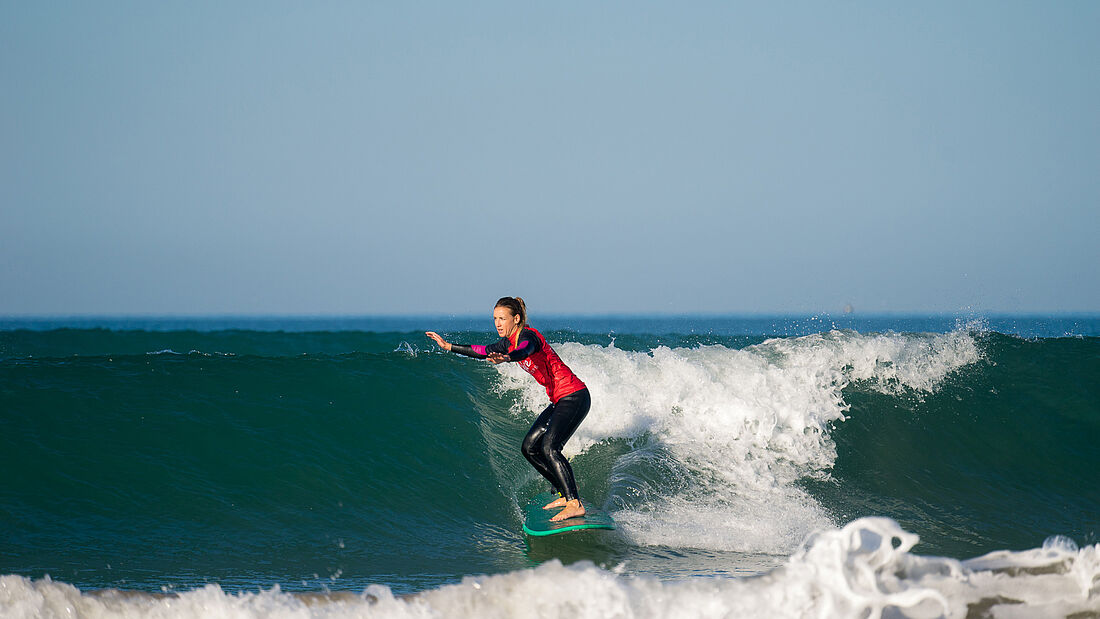 Surfen lernen Marokko gr&uuml;ne Wellen