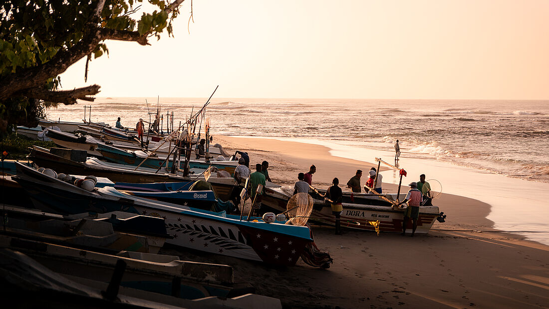 Fischer am Strand in der Abendsonne