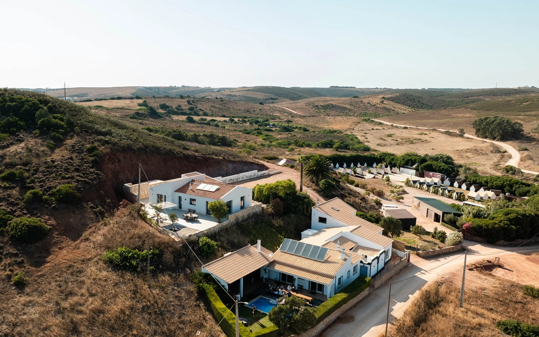 Die Anlage: Camp, neues Haus, Apartment, Bungalows, Sheddies Surfcamp Algarve Raposeira Anlage
