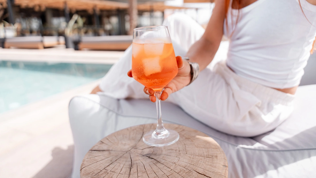 Premium Boutique Surfcamp Marokko Pool Bar