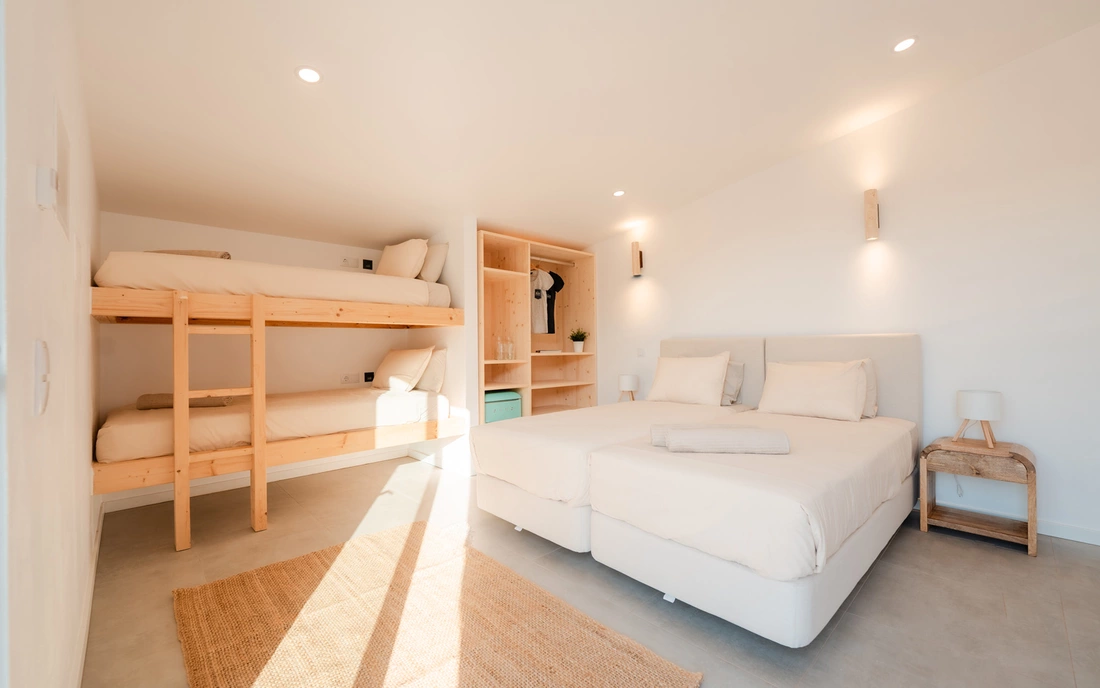 4er Mehrbettzimmer mit bester Ausstattung Surfcamp Algarve Raposeira Portugal Mehrbettzimmer