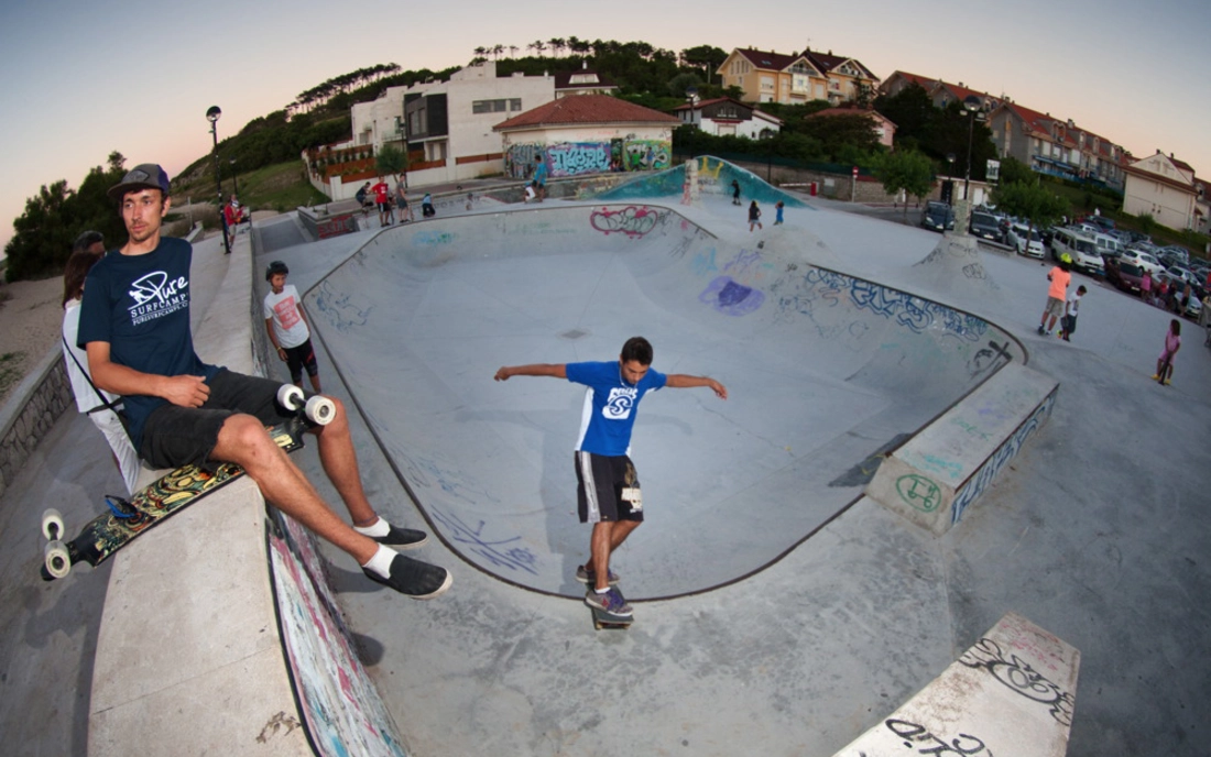 Somos Skatepark direkt am Strand Surfcamp Loredo Spanien Somo Skatepark