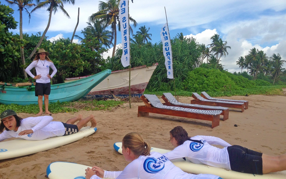 Trockenübung am Strand und ab in die Wellen Trockenübung am Strand und ab in die Wellen