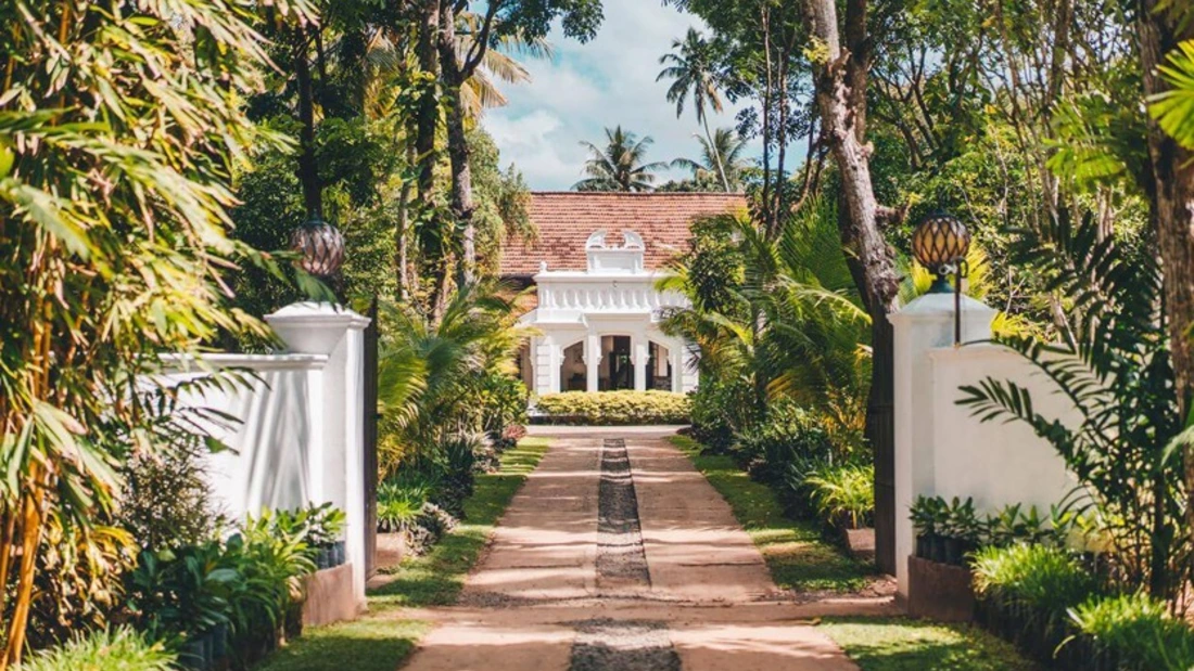 [Translate to English:] Surfresort Sri Lanka ist in riesen Anwesen mit verschiedenen Standards