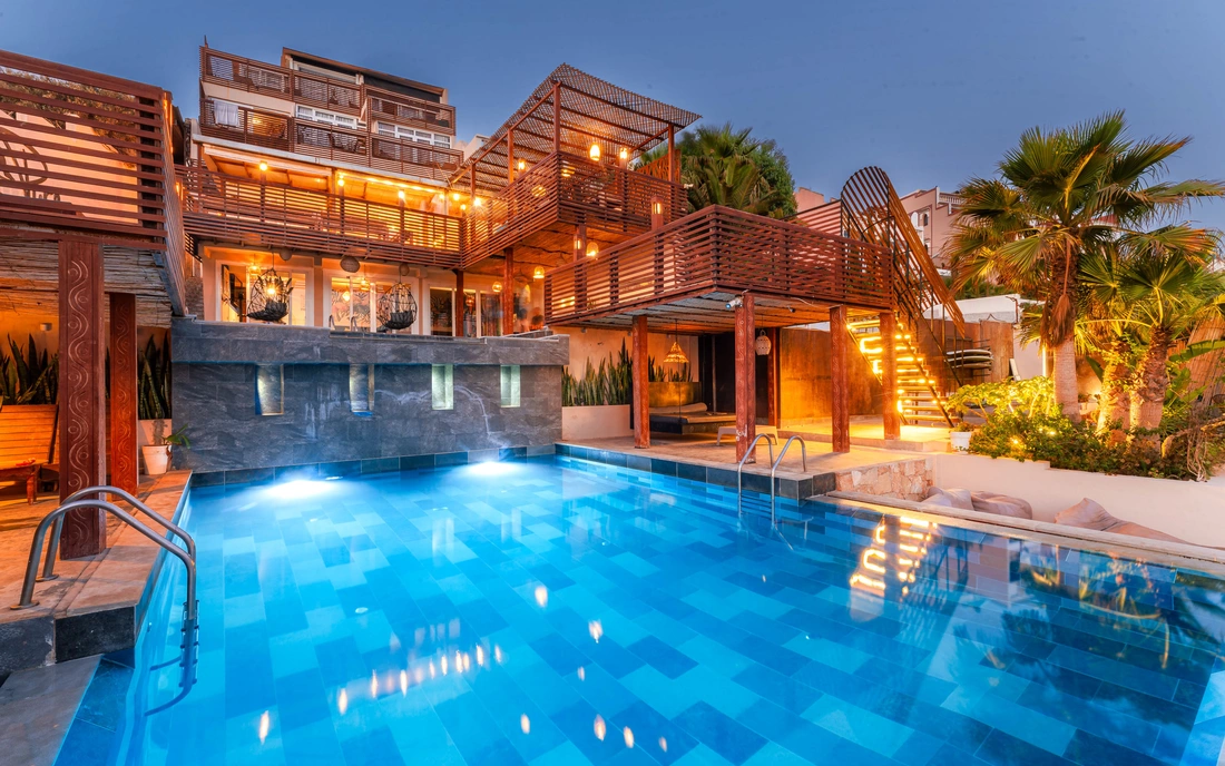 Das Sea View Surfcamp bei Nacht