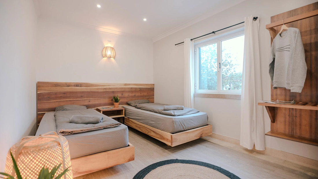 24+ Surfcamp Caparica Portugal Garderobe