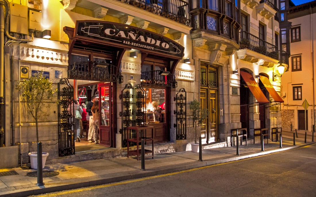 Ein Abstecher in Santanders Tapas Bars Surfcamp Loredo Spanien Santander