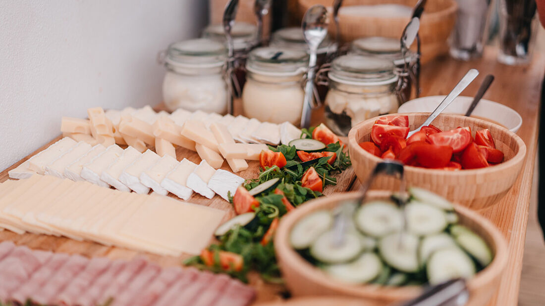 Cheese and spread Surfcamp Portugal Peniche cheese