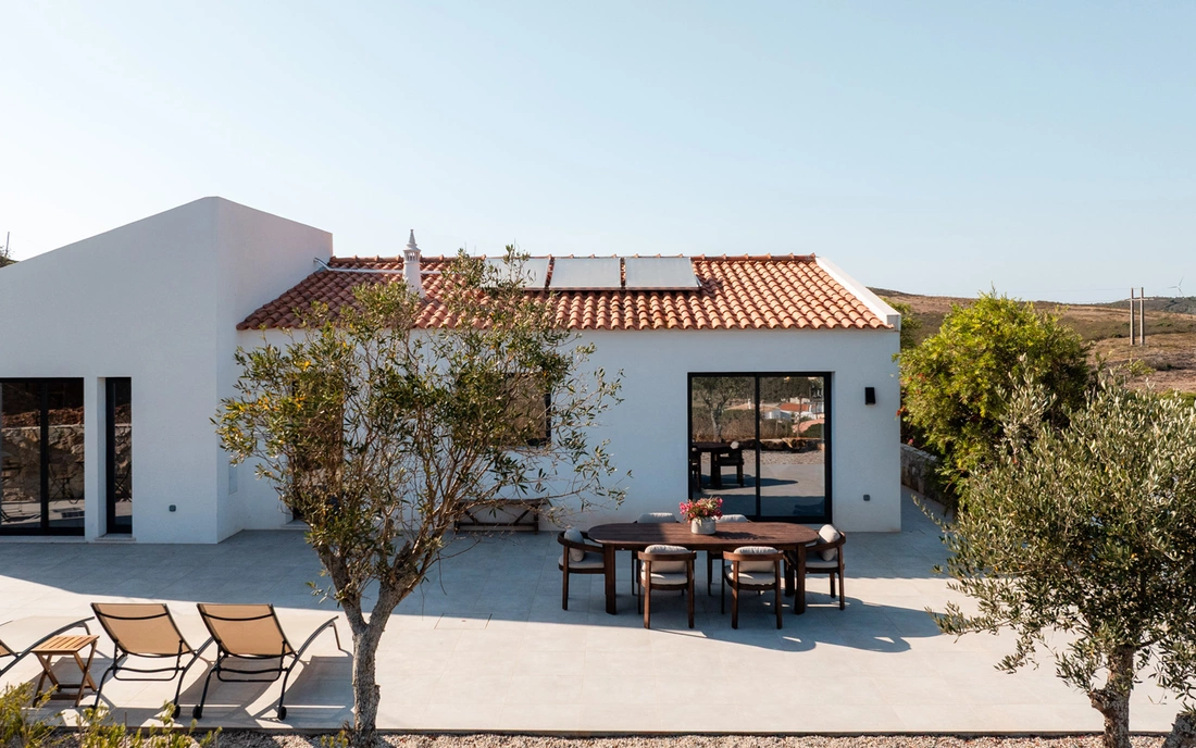 Mit eigener, großzügiger Terrasse Surfcamp Algarve Raposeira Portugal