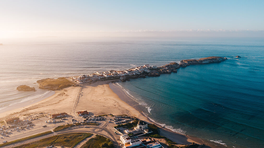 No matter which direction the waves come from – you can always surf here Beach Life in the Pure Surf Camp Peniche
