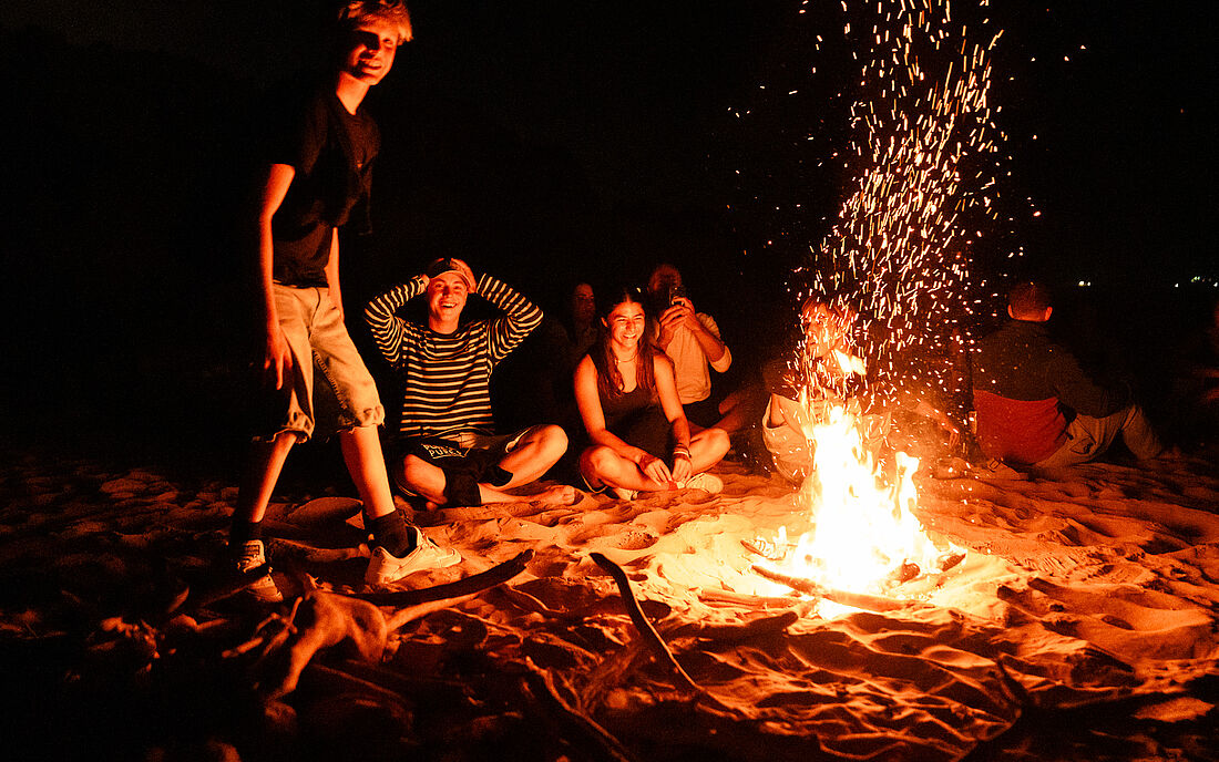 Spend memorable evenings together at our weekly campfire.