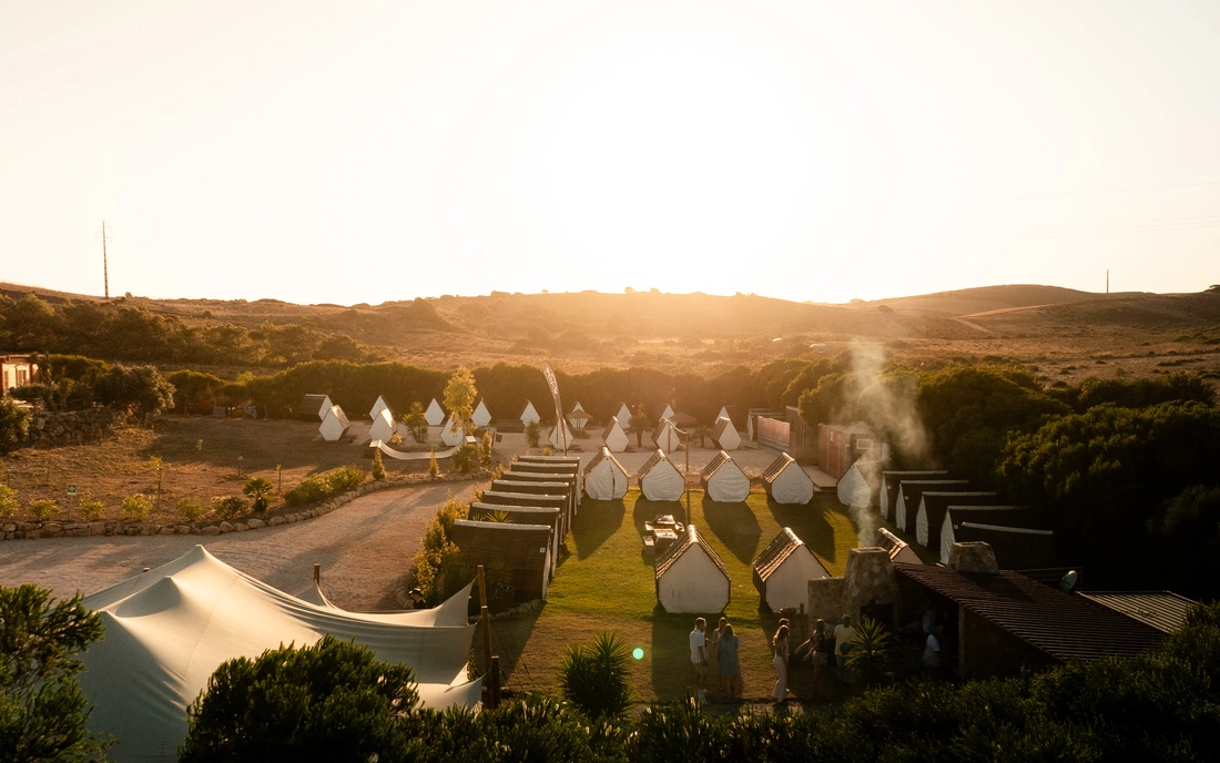 Das Surfcamp ist umgeben von schönster Natur