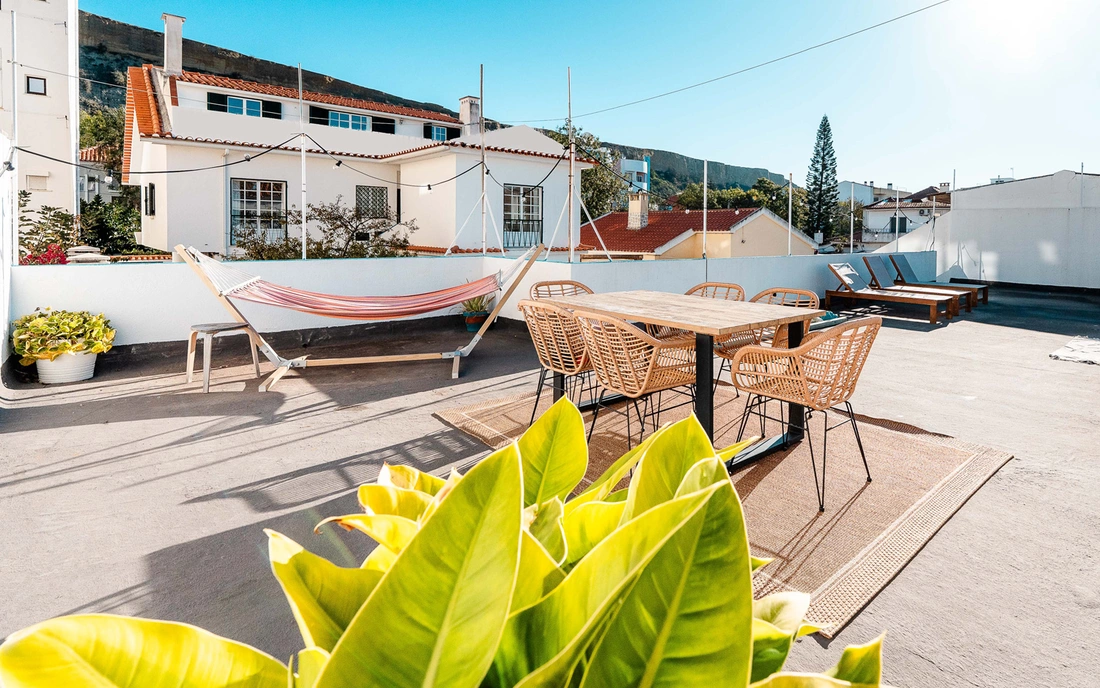 24+ Surfcamp Caparica Portugal Dachterrasse