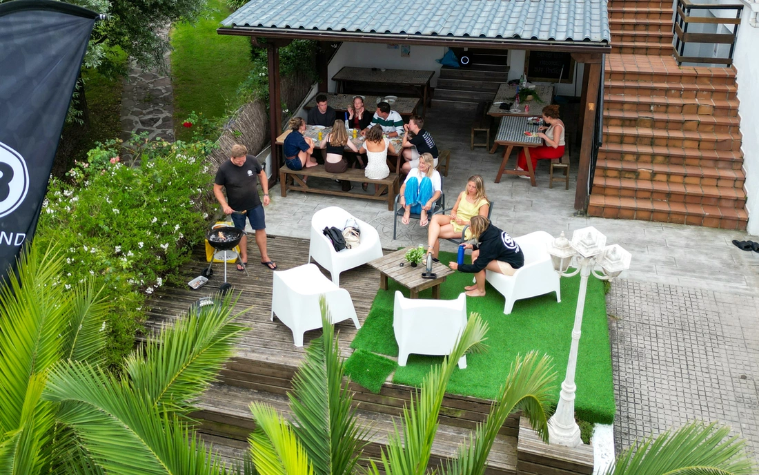 BBq Night im Camp Surfcamp Loredo Spanien BBQ