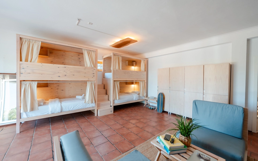 Surfcamp Ericeira Portugal 8er Mehrbettzimmer