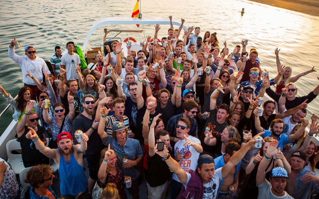 Bootspatry inklusive Sunset-Watching Surfcamp Loredo Spanien Bootsparty
