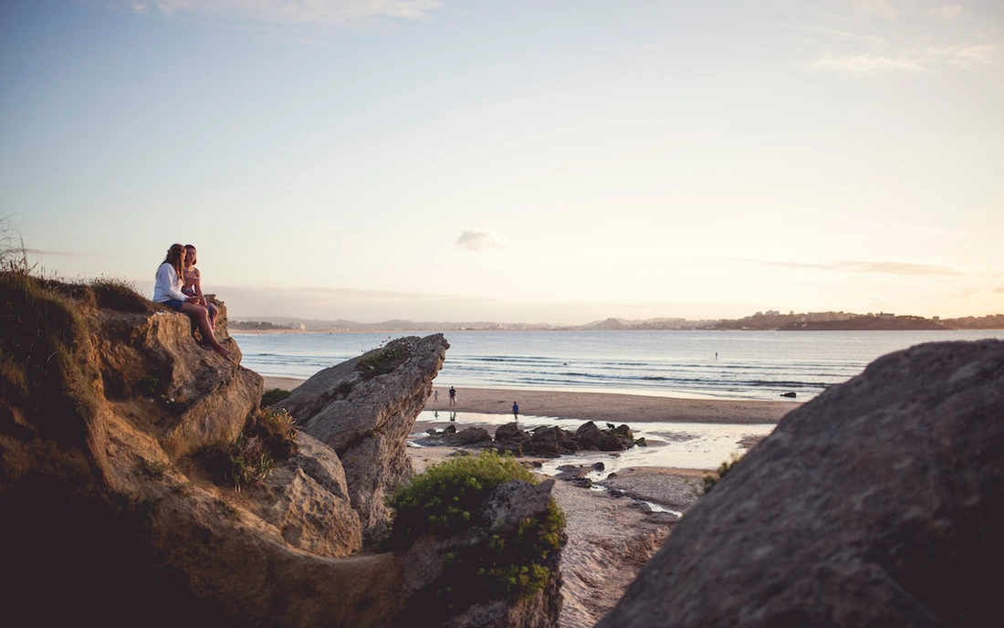 Abends am Hausstrand chillen Loredo Spanien Bucht Chillen