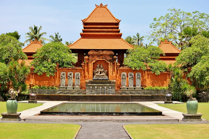 Kultur und surfen Bali