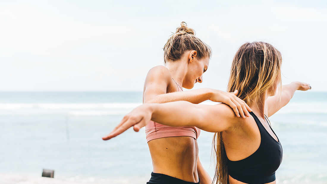 Yoga Session direkt vor der Haust&uuml;r am Strand