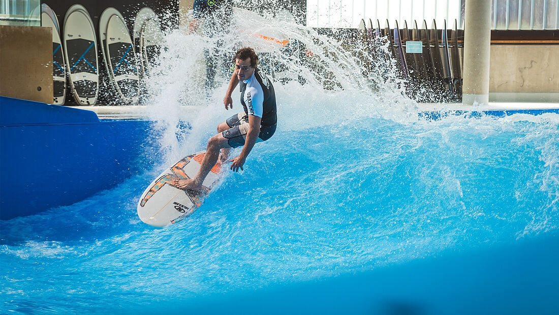 Jochen Schweizer Surfen