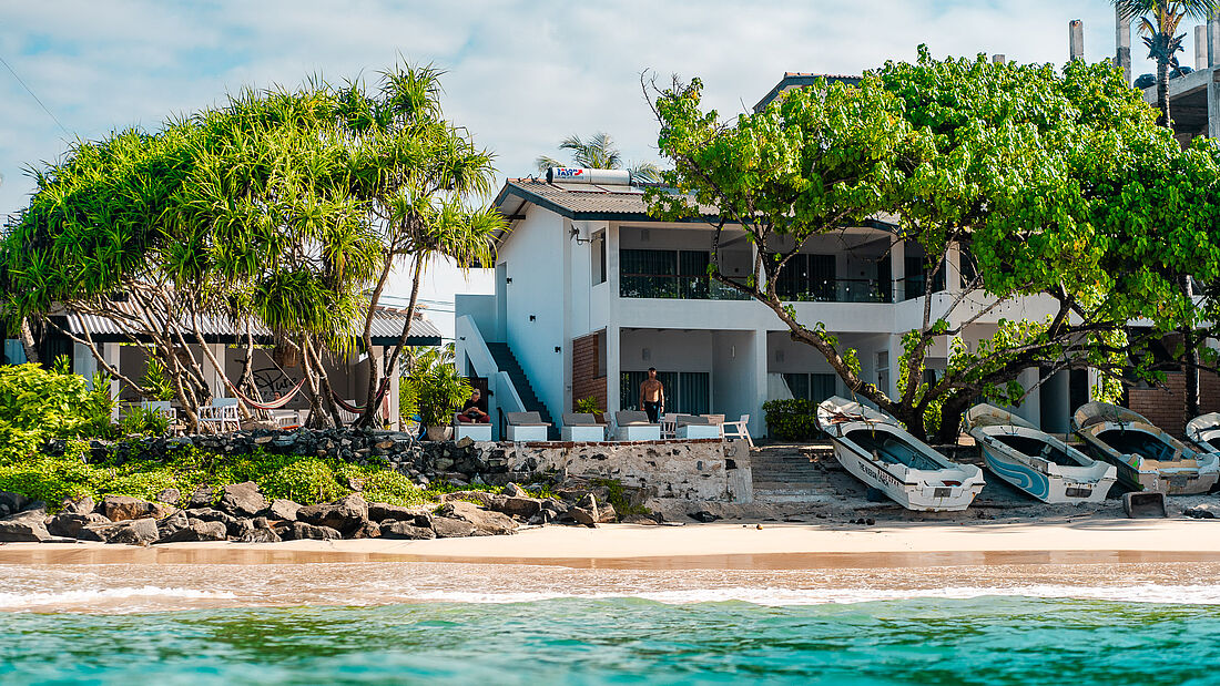 Haus am Strand in Sri Lanka vom Wasser aus