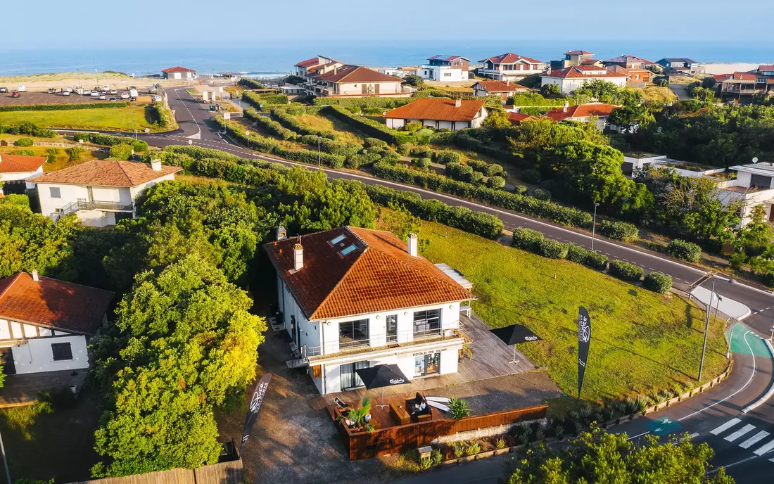 Just 200 m from the beach