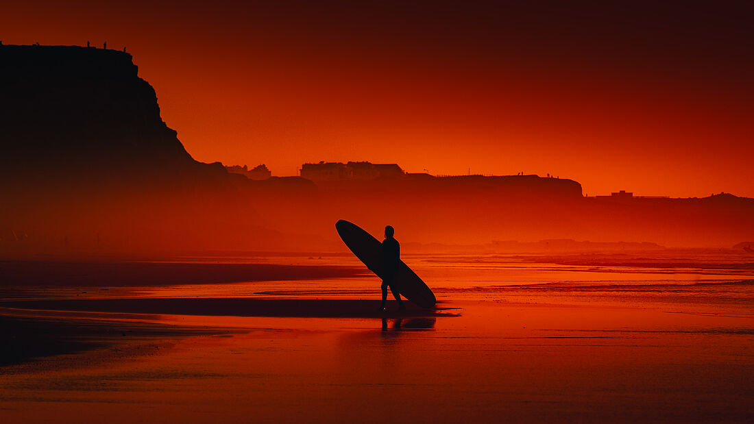 Red-colored sunsets are no rarity here Sunsets in the Pure Surf Camp Peniche