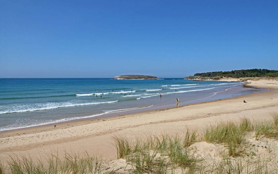 Nur 1 Minute entfernt Surfcamp Loredo Spanien direkt am Strand