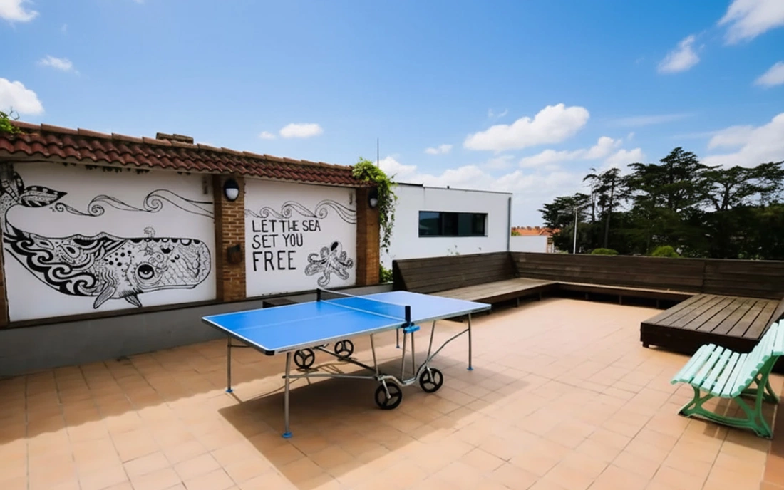 Tischtennisplatte & Chill-Area Surfcamp Loredo Spanien Tischtennisplatte