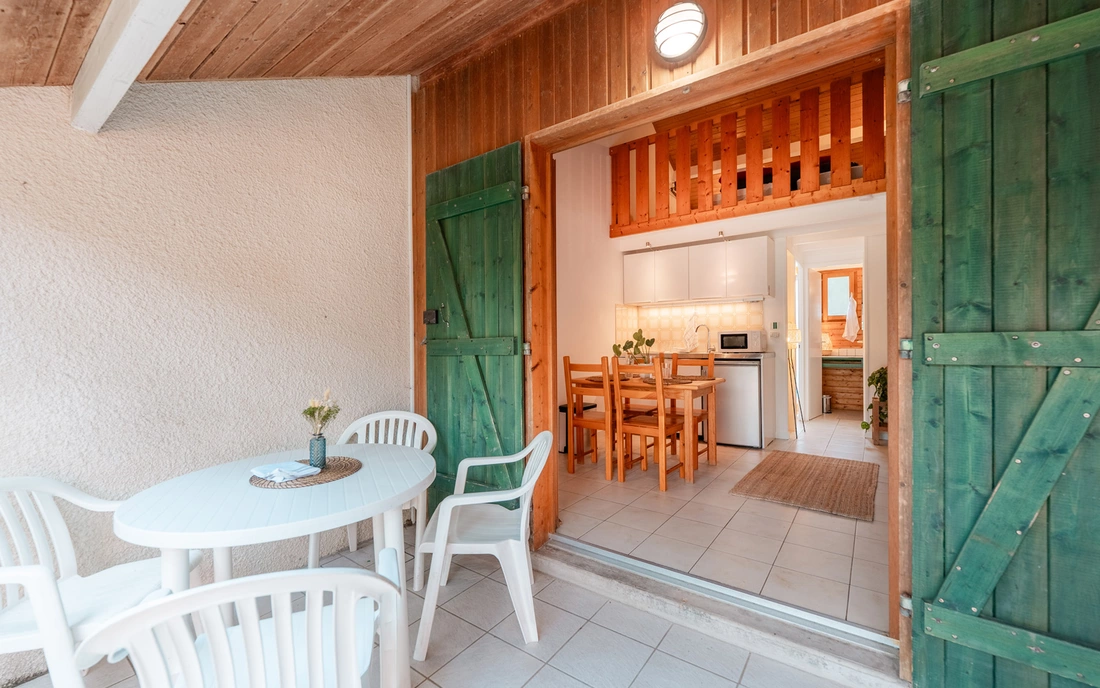 Sitzgelegenheit auf eurer Terrasse Surfcamp Soustons Plage Frankreich Bungalow Terrasse