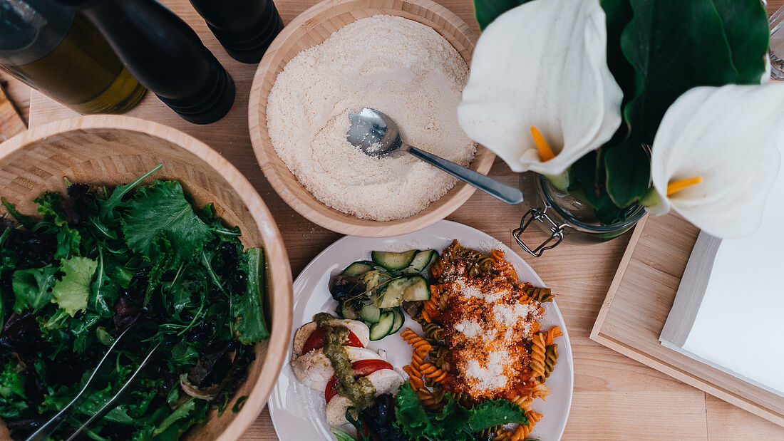 Enjoy delicious and healthy food Community while eating in our Pure Surf Camp Peniche