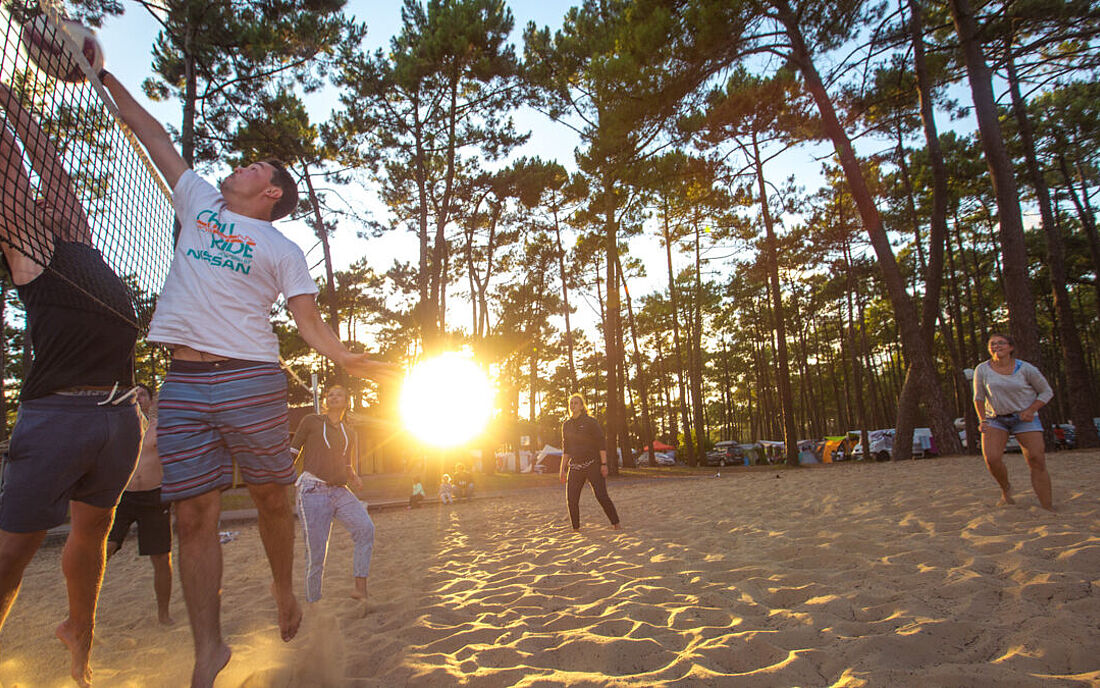Jugendreise Surfcamp St. Girons Beachvolleyball