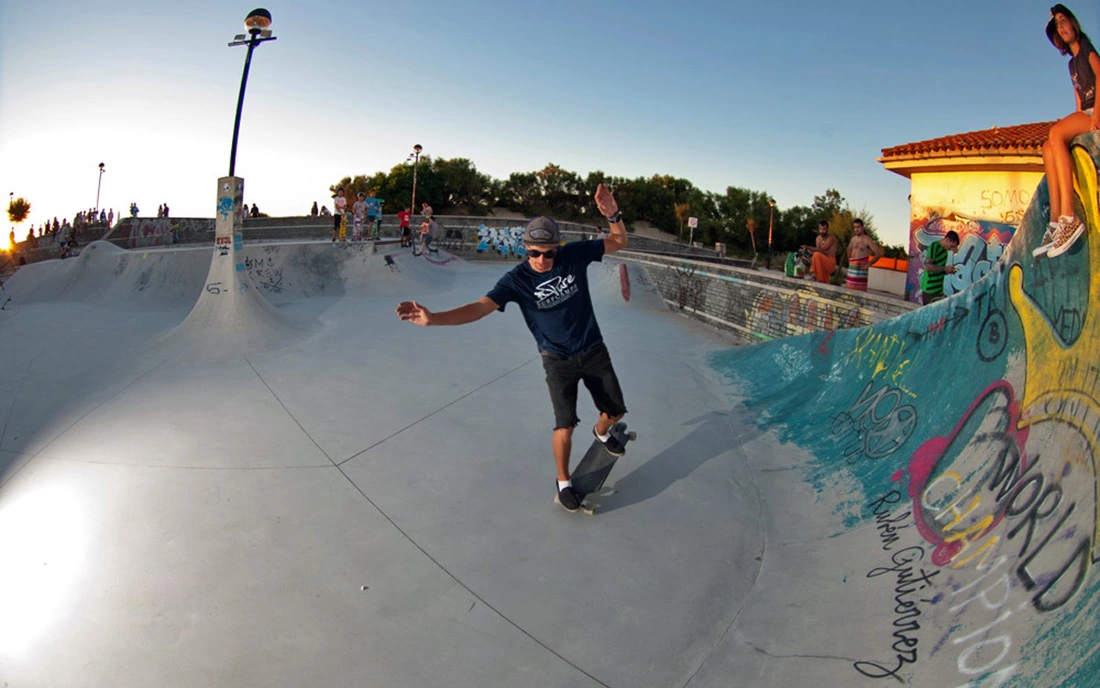 Skate- und Longboard zum kostenlosen Verleih Surfcamp Loredo Spanien Skateboardverleih