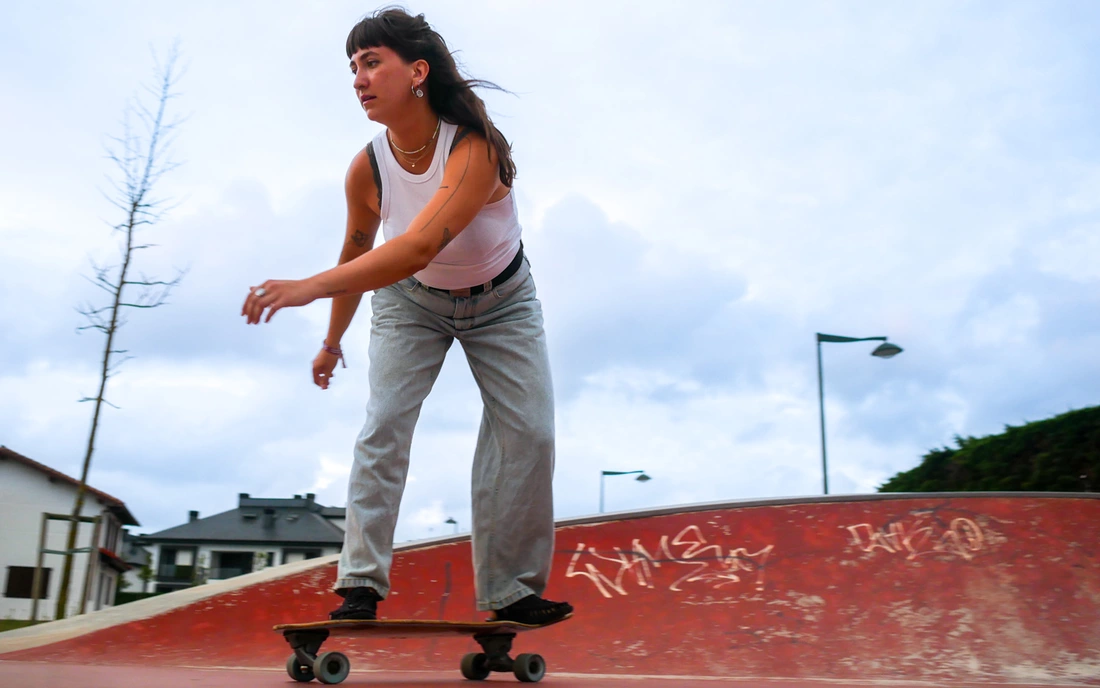 Nutze unsere gratis Rental Skate- und Longboards Surfcamp Loredo Spanien Pumptrack