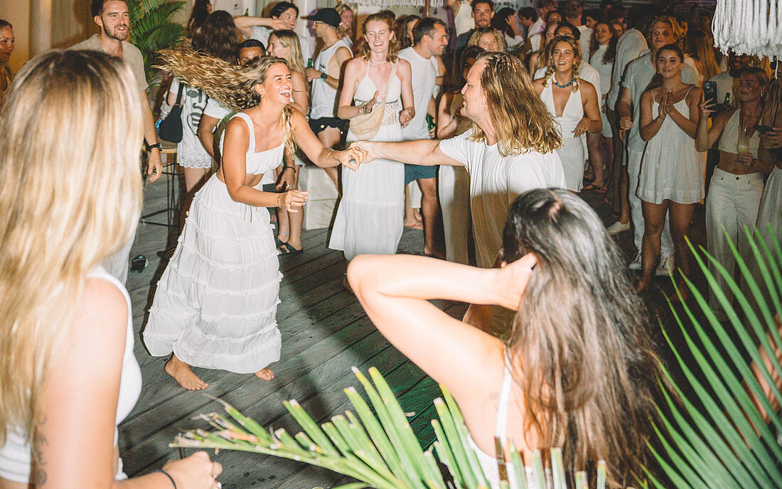 Surfhouse Bali Canggu White Night