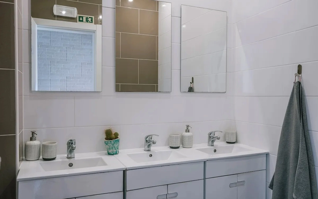 24 Surfcamp Caparica Portugal Bad