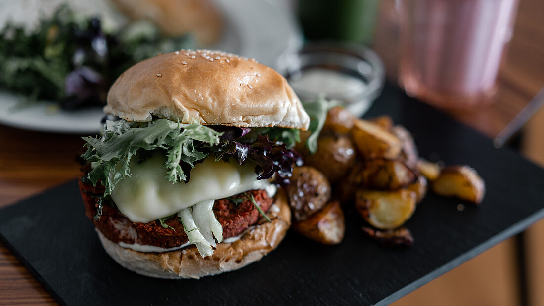 There’s no shortage of delicious food here Community in our Pure Surf Camp Peniche and burgers