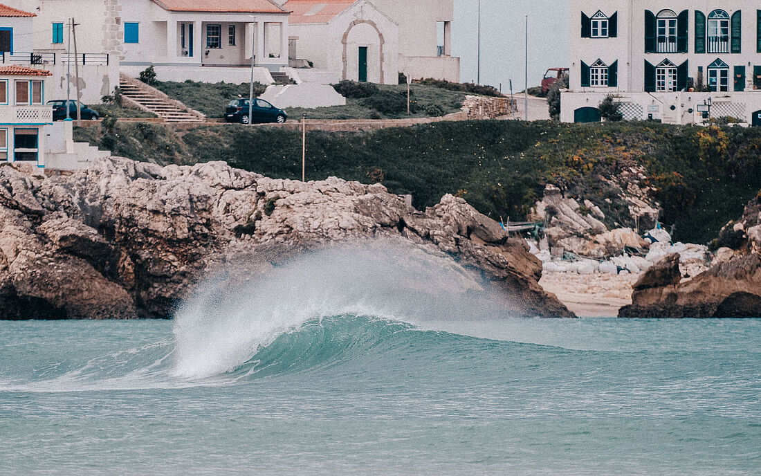 One of many coves and waves in Peniche Surf Life in our Pure Surf Camp Peniche in Baleal
