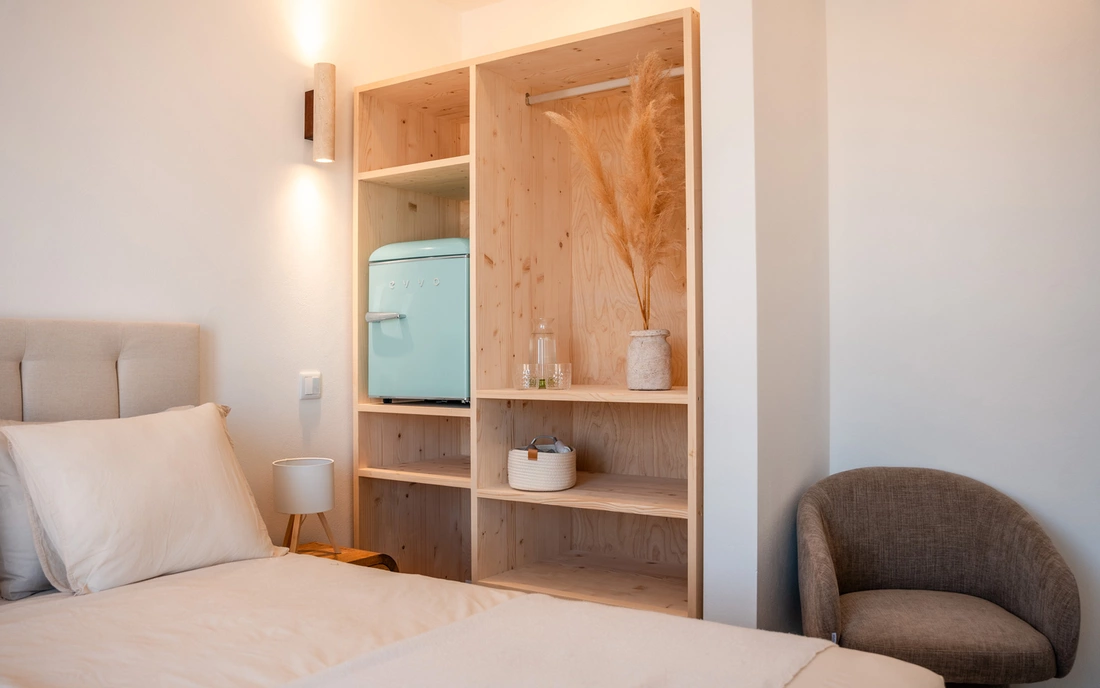 Mit kleinem Kühlschrank Surfcamp Algarve Raposeira Portugal Doppelzimmer