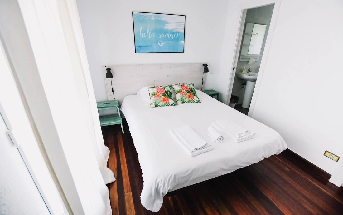 Mit eigenem Bad Surfcamp Loredo Spanien Bad