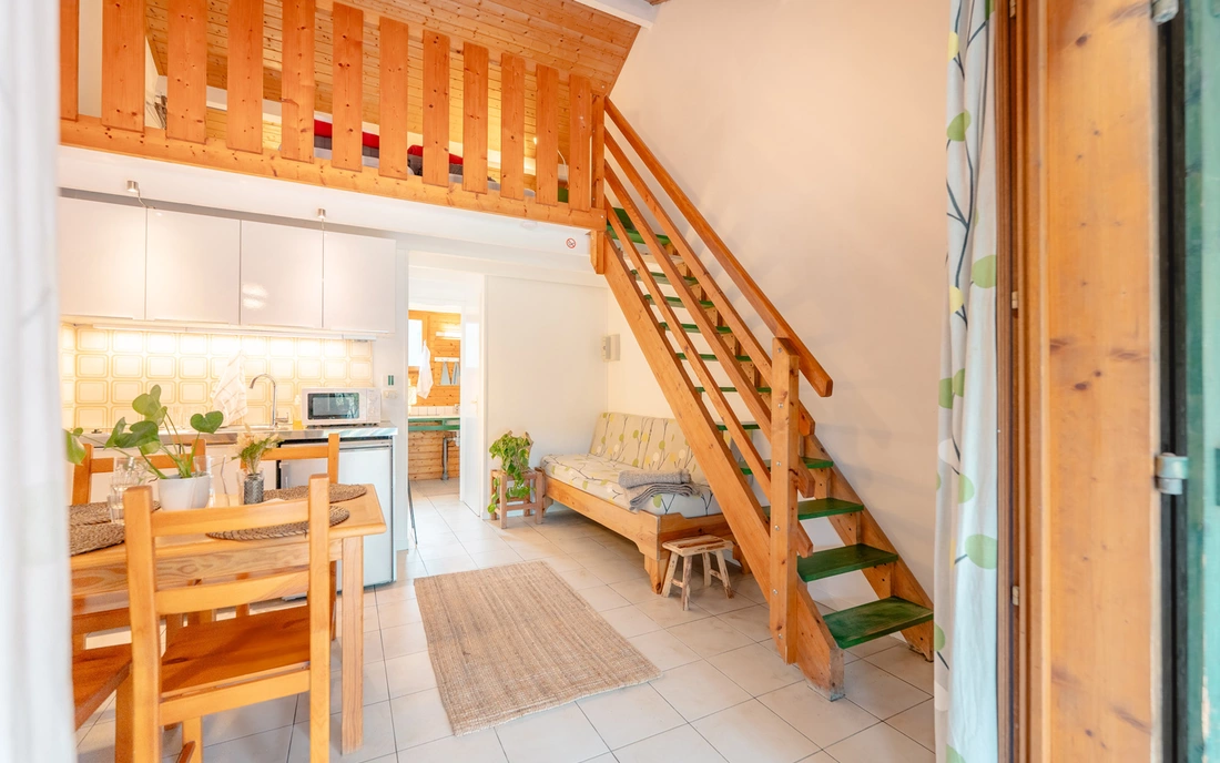 Gemütlicher Wohnraum & Galerie Surfcamp Soustons Plage Frankreich Bungalow Galerie