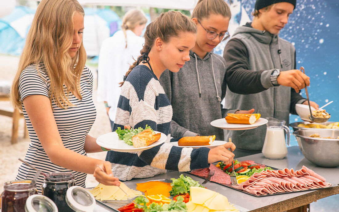 Jugendreise Surfcamp St. Girons Fr&uuml;hst&uuml;cksbuffet