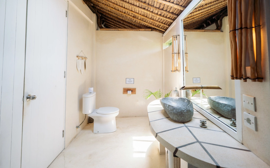 Surfhouse Bali Canggu Standard Doppelzimmer Bad