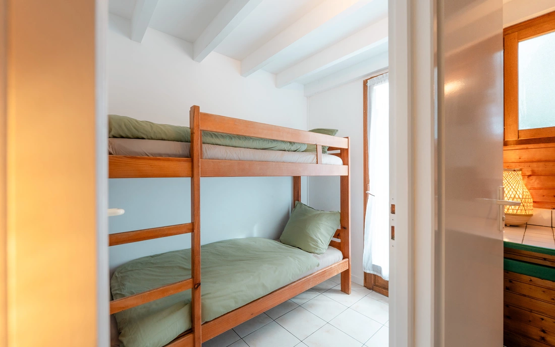 Das Stockbett-Zimmer: im Erdgeschoss gelegen Surfcamp Soustons Plage Frankreich Bungalow Stockbett-Zimmer