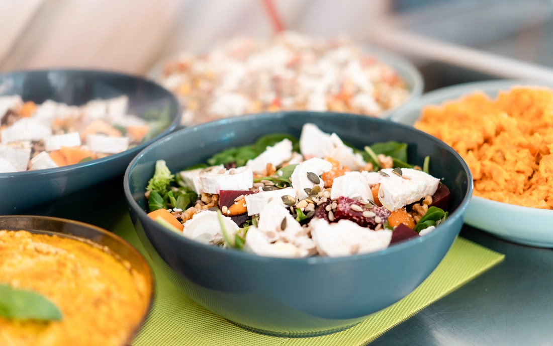 Gesunder Salat gibt es zu jedem Abendessen