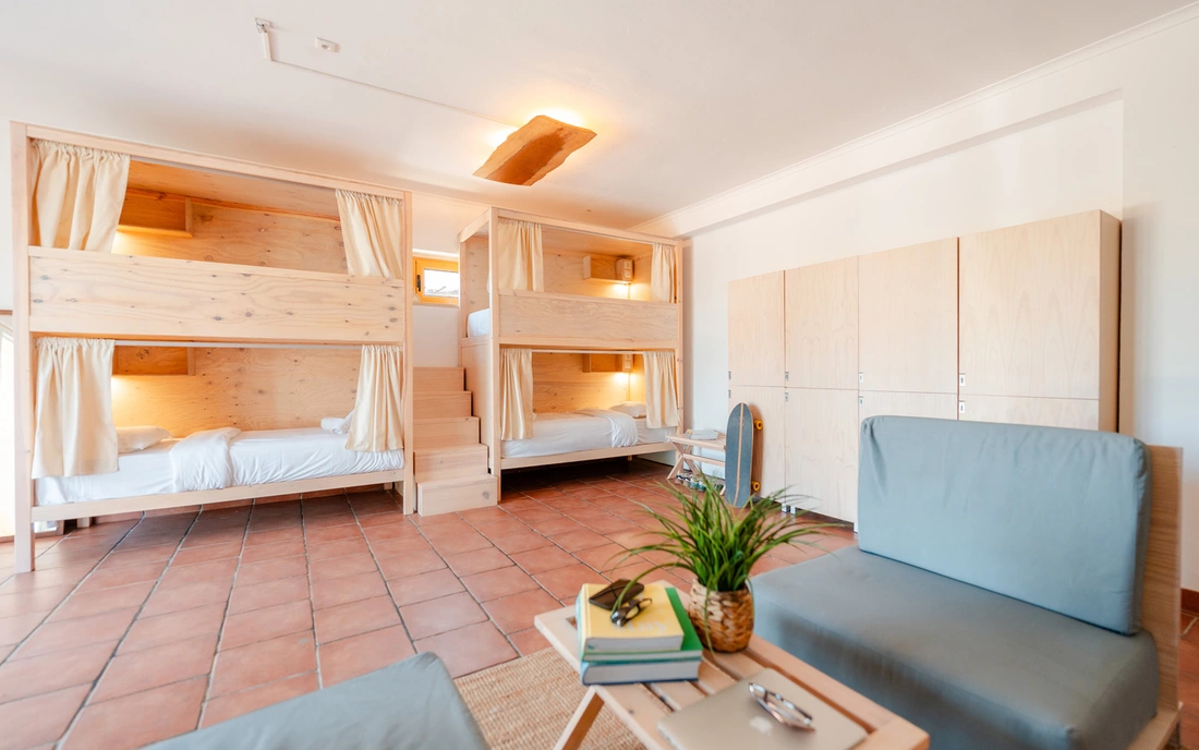 Surfcamp Ericeira Portugal 8er Mehrbettzimmer